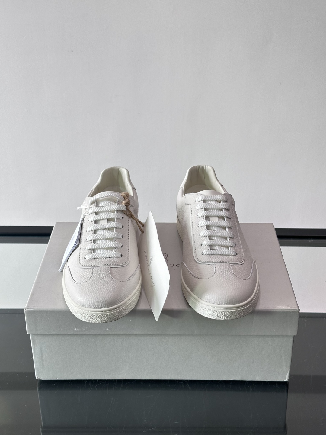 Brunello Cucinelli 老钱风意大利顶奢休闲男鞋，面料采用意大利进口牛皮。立体感和亲肤感十