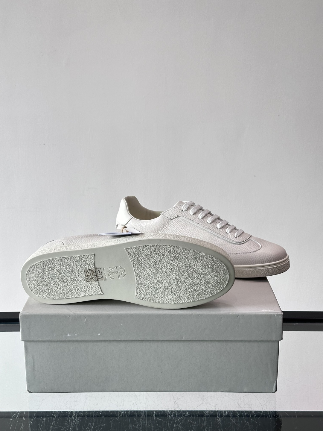 Brunello Cucinelli 老钱风意大利顶奢休闲男鞋，面料采用意大利进口牛皮。立体感和亲肤感十