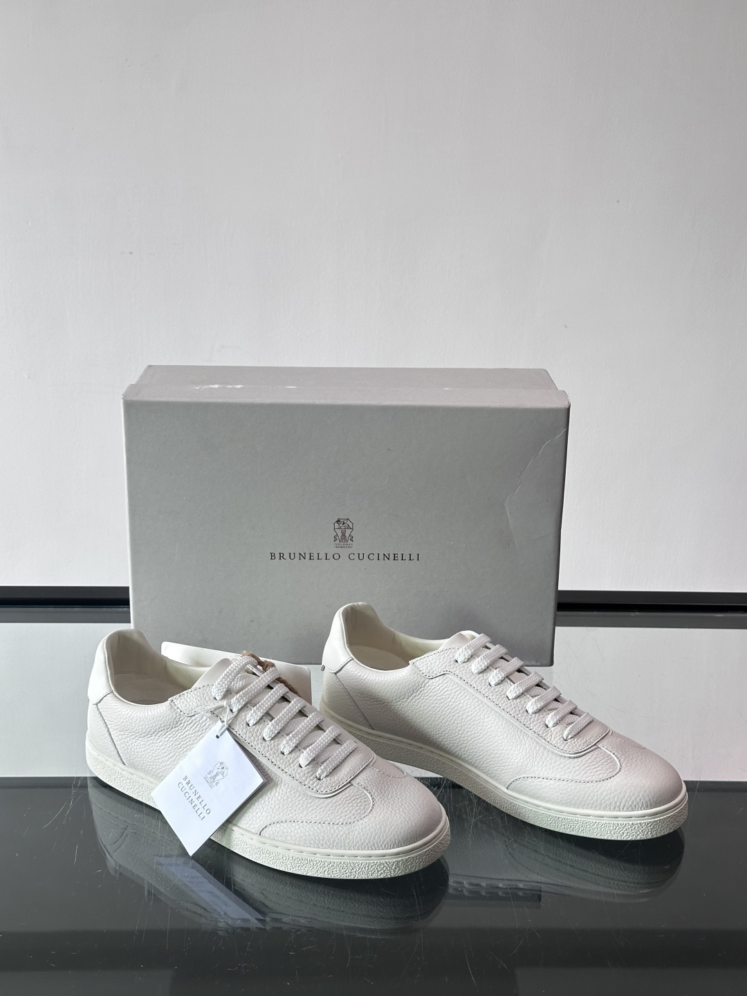 Brunello Cucinelli 老钱风意大利顶奢休闲男鞋，面料采用意大利进口牛皮。立体感和亲肤感十