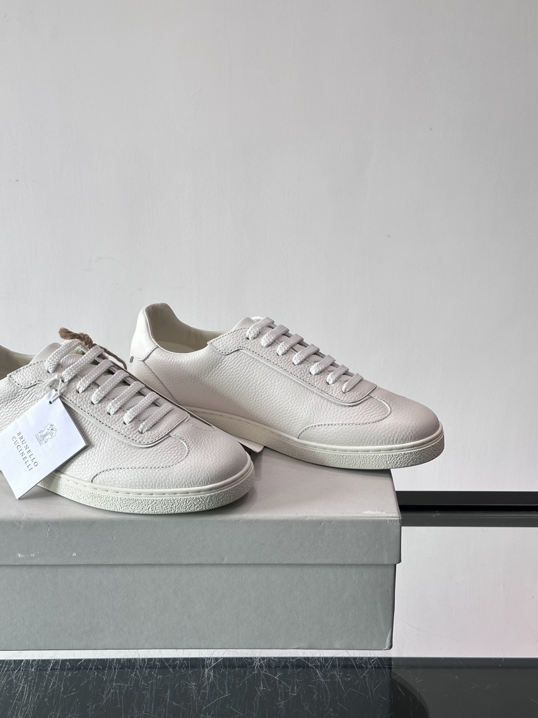 Brunello Cucinelli 老钱风意大利顶奢休闲男鞋，面料采用意大利进口牛皮。立体感和亲肤感十