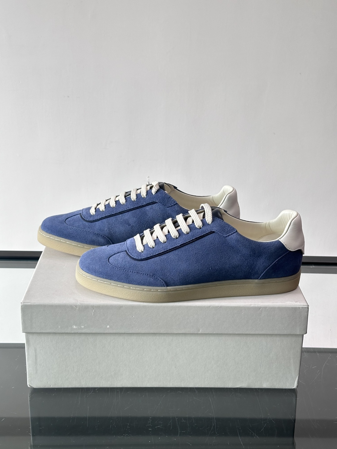 Brunello Cucinelli 老钱风意大利顶奢休闲男鞋，面料采用意大利进口牛皮。立体感和亲肤感十