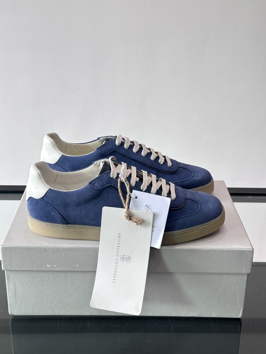 Brunello Cucinelli 老钱风意大利顶奢休闲男鞋，面料采用意大利进口牛皮。立体感和亲肤感十