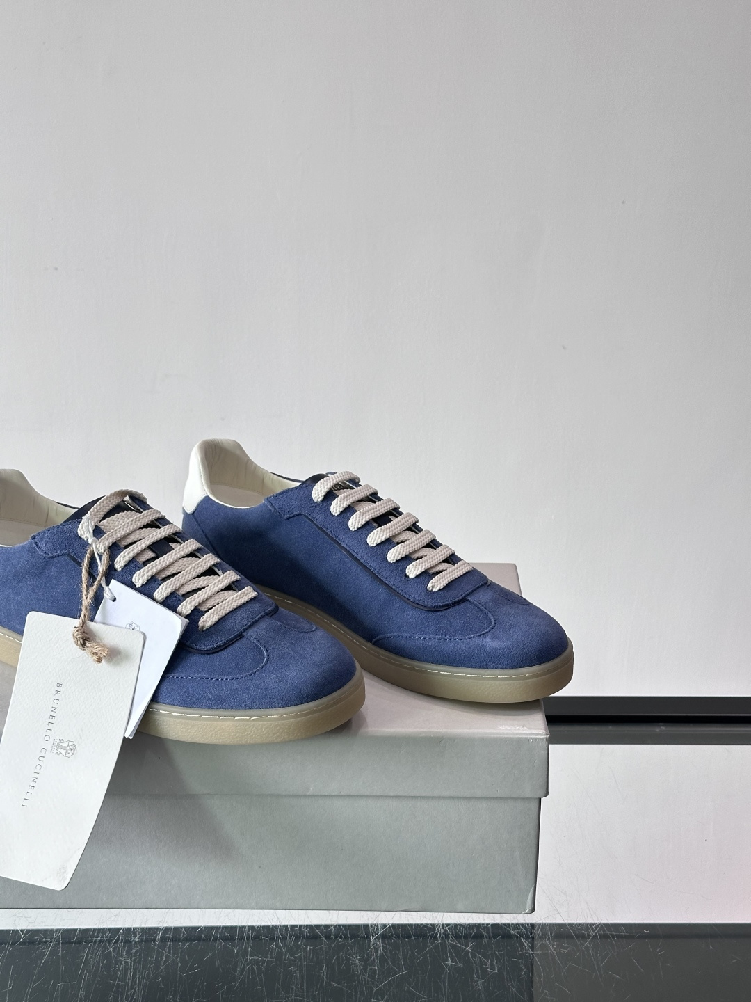 Brunello Cucinelli 老钱风意大利顶奢休闲男鞋，面料采用意大利进口牛皮。立体感和亲肤感十