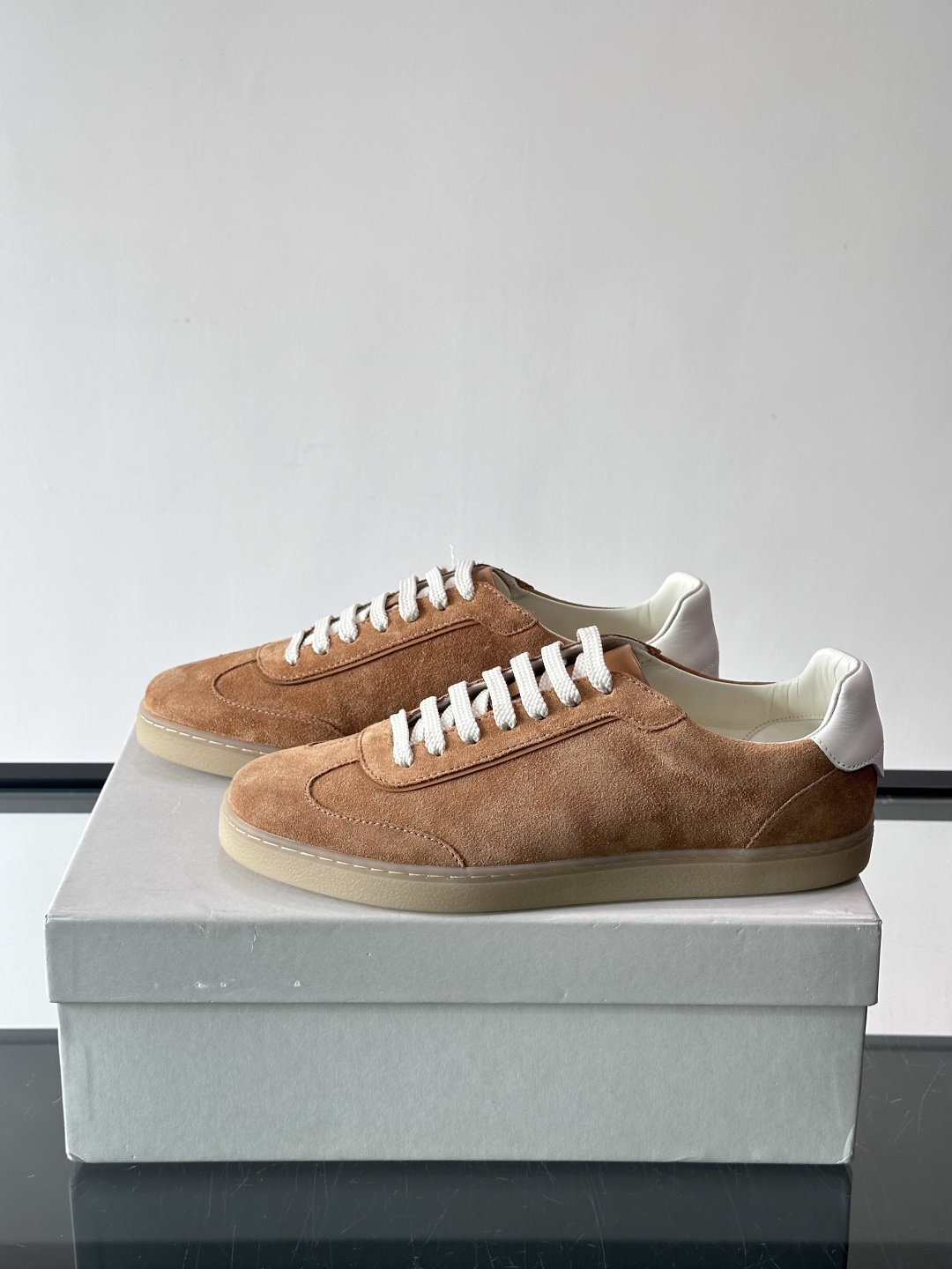 Brunello Cucinelli 老钱风意大利顶奢休闲男鞋，面料采用意大利进口牛皮。立体感和亲肤感十