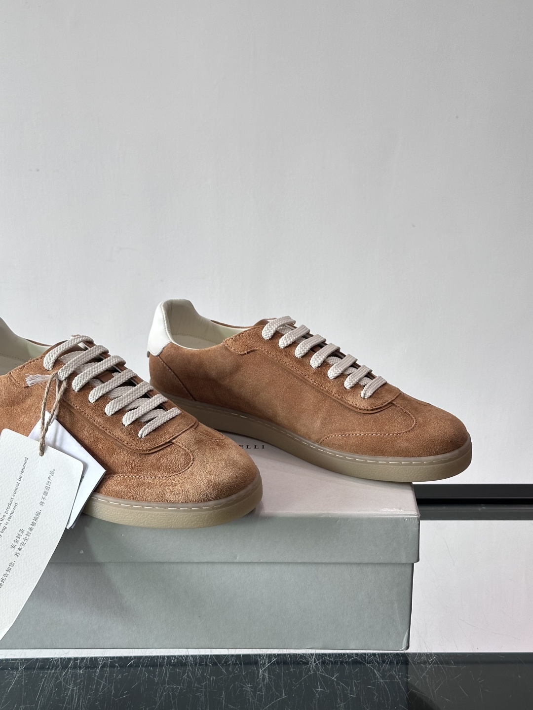 Brunello Cucinelli 老钱风意大利顶奢休闲男鞋，面料采用意大利进口牛皮。立体感和亲肤感十