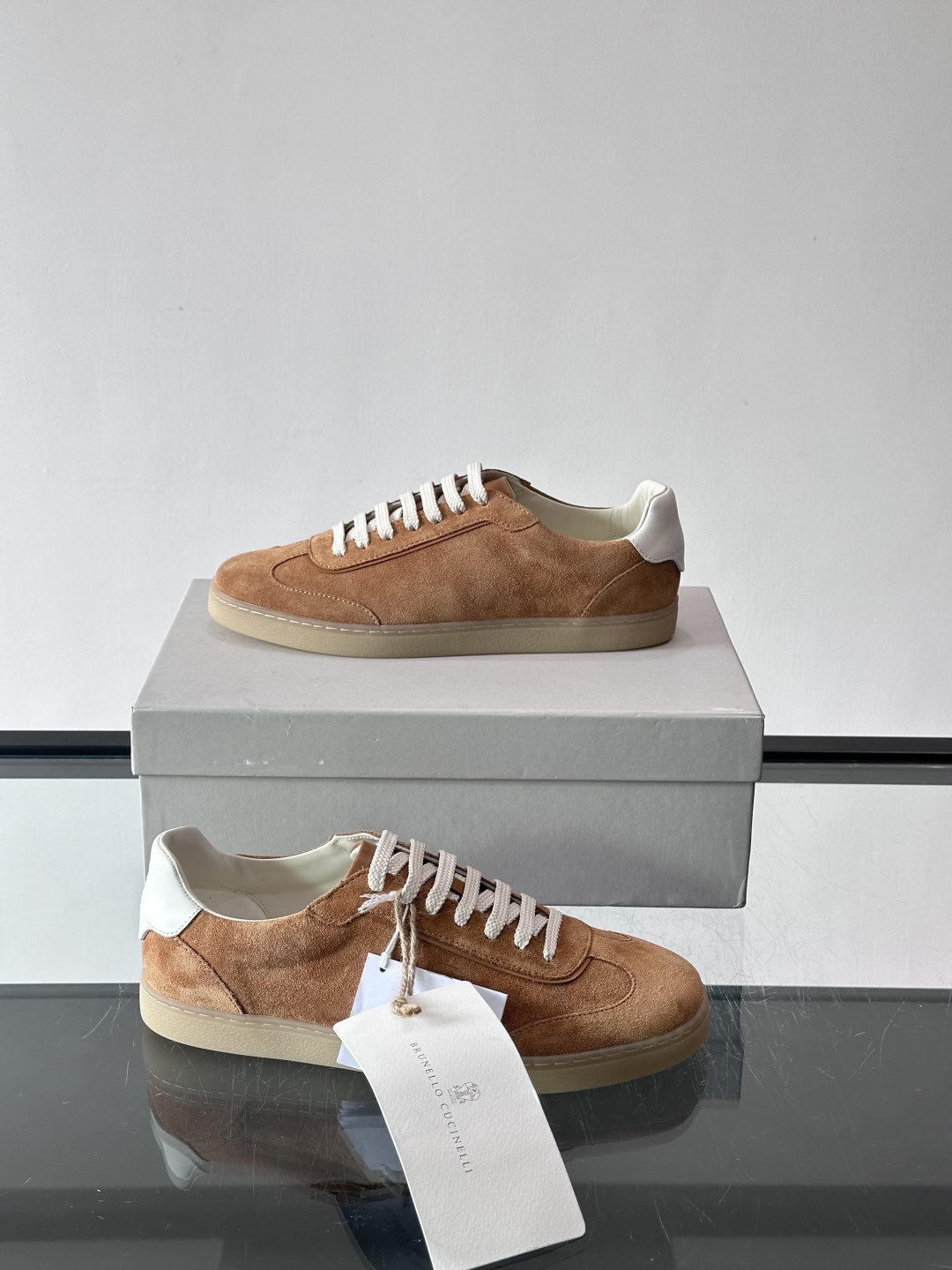 Brunello Cucinelli 老钱风意大利顶奢休闲男鞋，面料采用意大利进口牛皮。立体感和亲肤感十