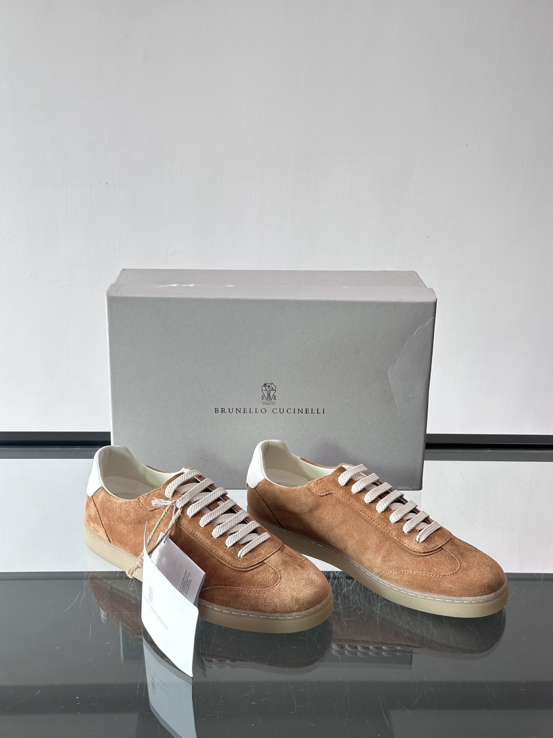 Brunello Cucinelli 老钱风意大利顶奢休闲男鞋，面料采用意大利进口牛皮。立体感和亲肤感十