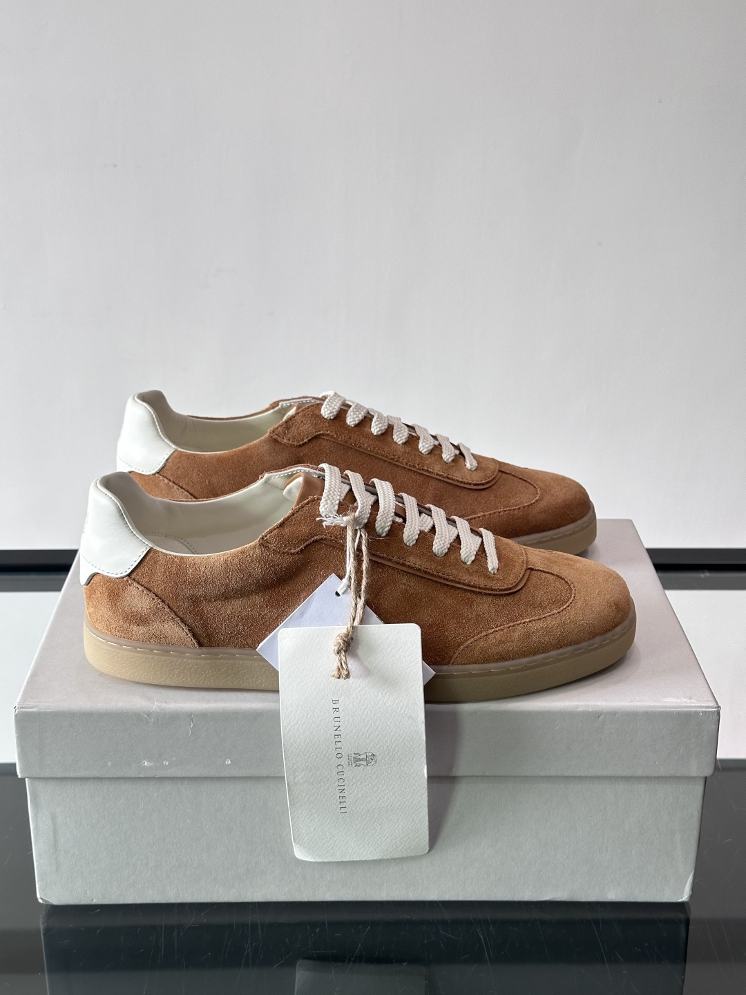 Brunello Cucinelli 老钱风意大利顶奢休闲男鞋，面料采用意大利进口牛皮。立体感和亲肤感十