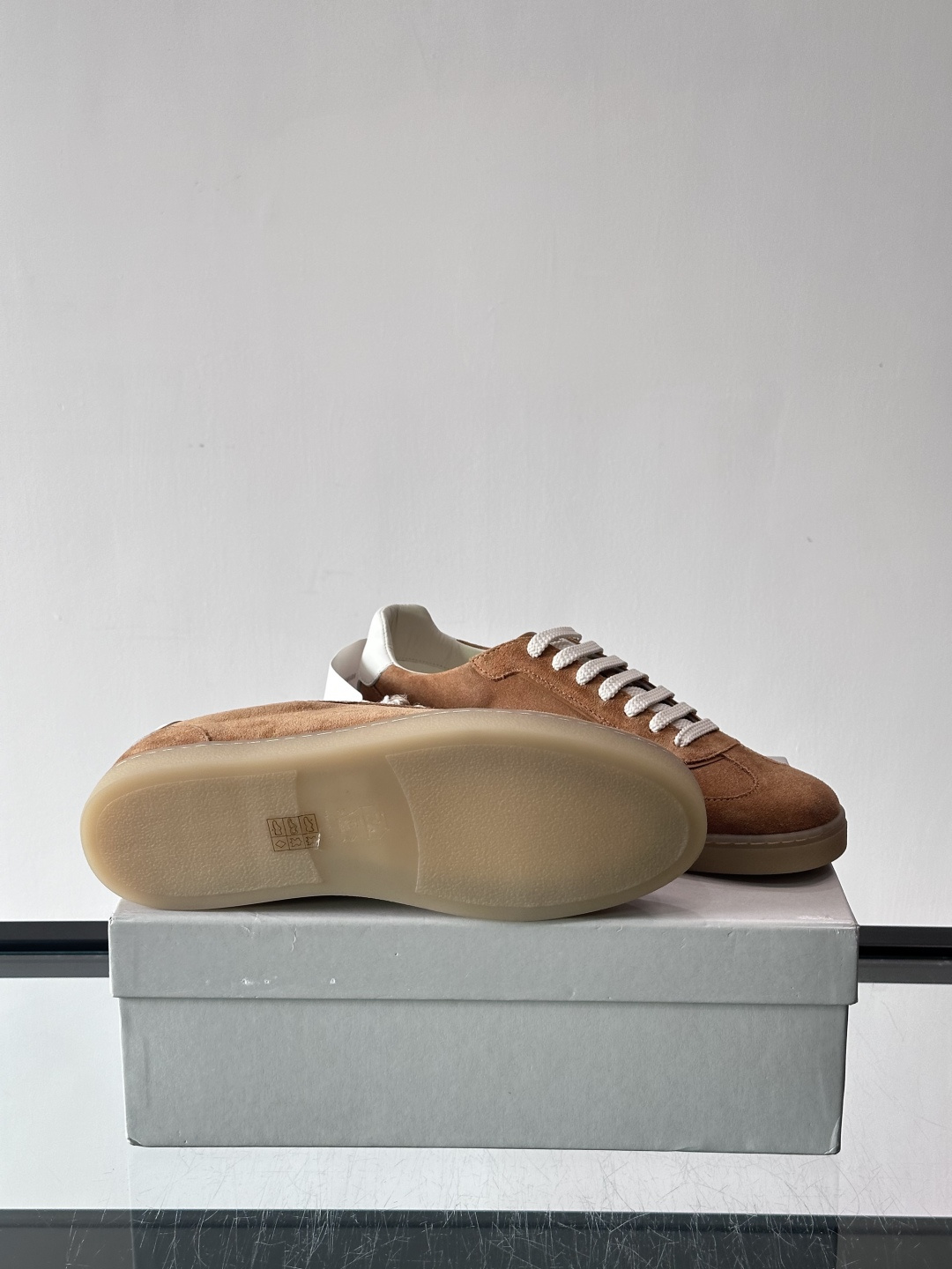 Brunello Cucinelli 老钱风意大利顶奢休闲男鞋，面料采用意大利进口牛皮。立体感和亲肤感十