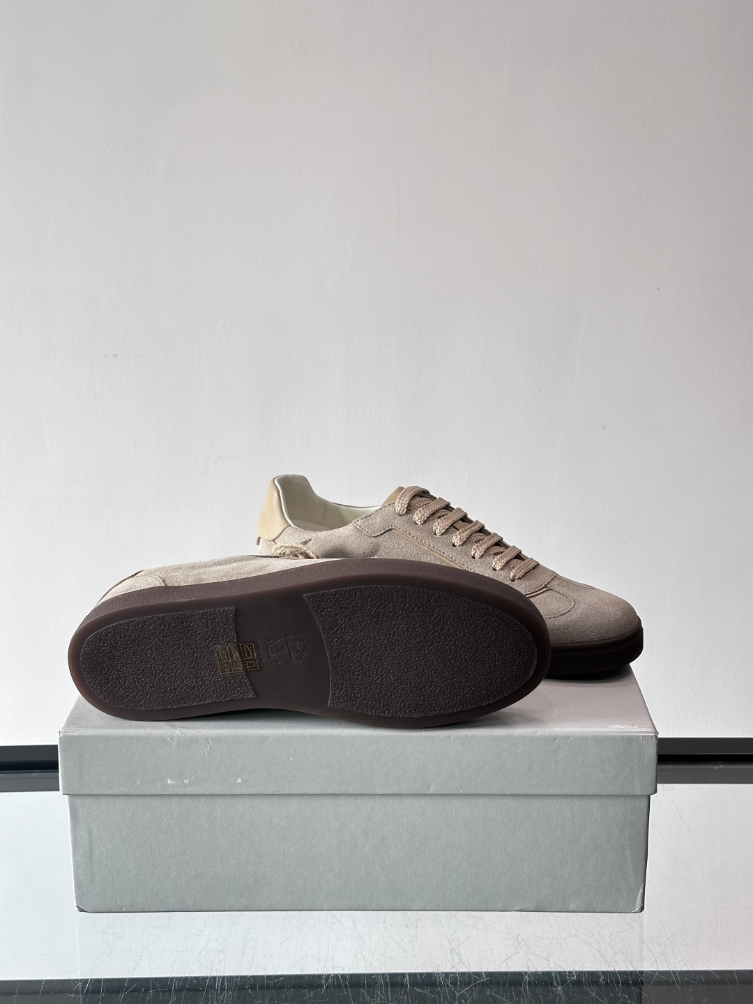 Brunello Cucinelli 老钱风意大利顶奢休闲男鞋，面料采用意大利进口牛皮。立体感和亲肤感十