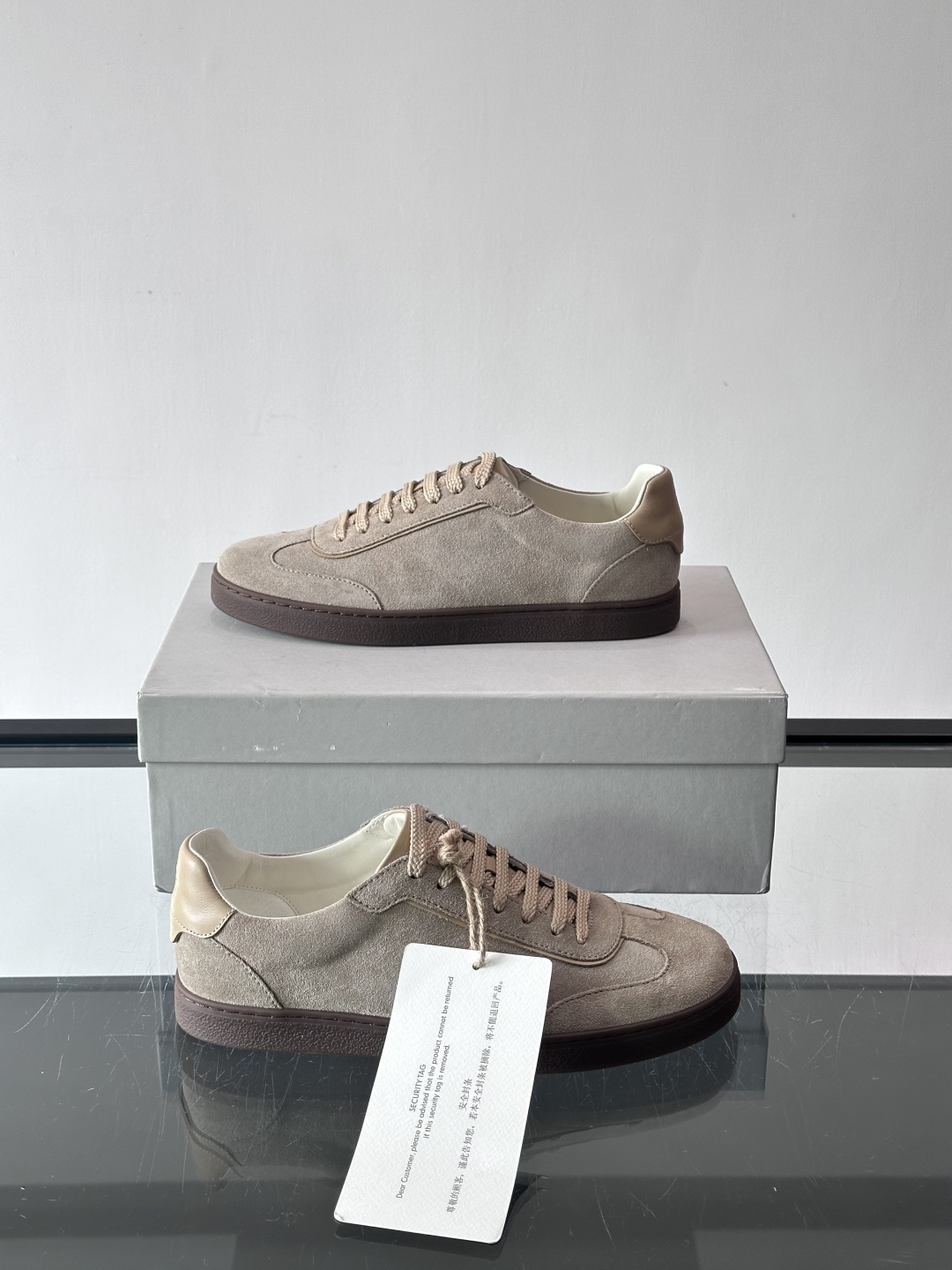 Brunello Cucinelli 老钱风意大利顶奢休闲男鞋，面料采用意大利进口牛皮。立体感和亲肤感十