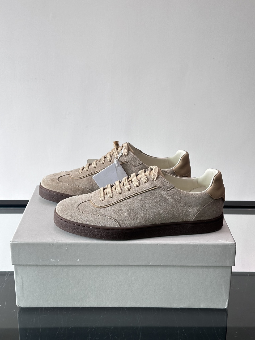 Brunello Cucinelli 老钱风意大利顶奢休闲男鞋，面料采用意大利进口牛皮。立体感和亲肤感十