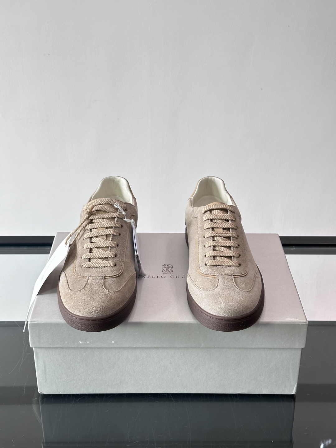 Brunello Cucinelli 老钱风意大利顶奢休闲男鞋，面料采用意大利进口牛皮。立体感和亲肤感十