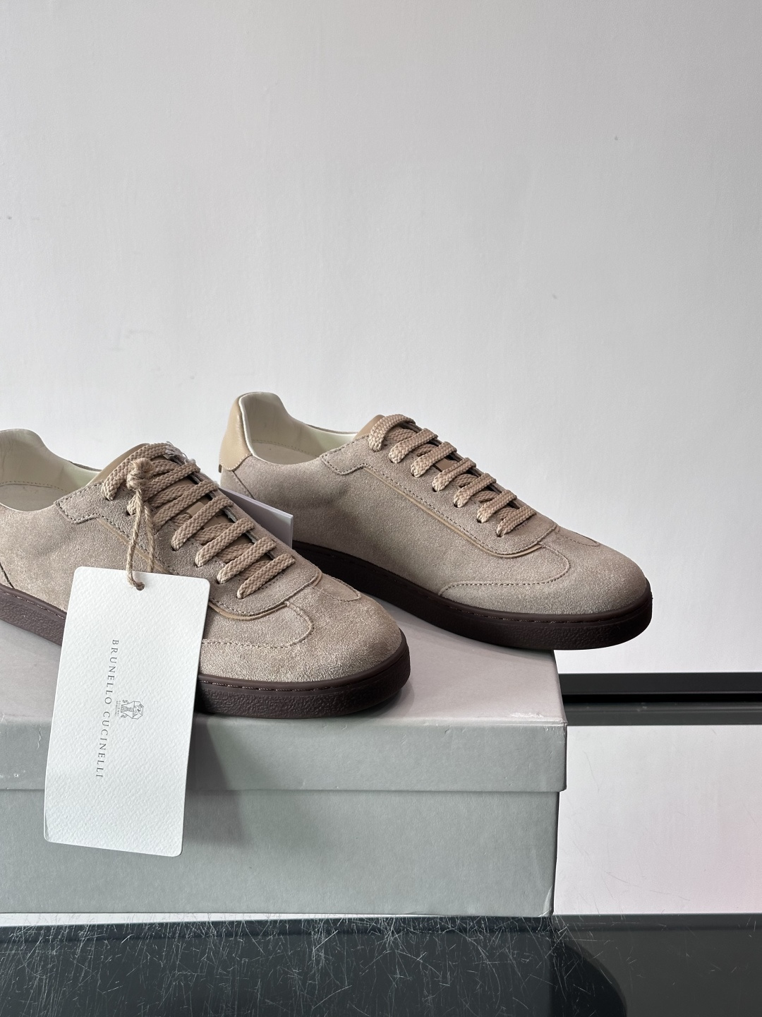 Brunello Cucinelli 老钱风意大利顶奢休闲男鞋，面料采用意大利进口牛皮。立体感和亲肤感十