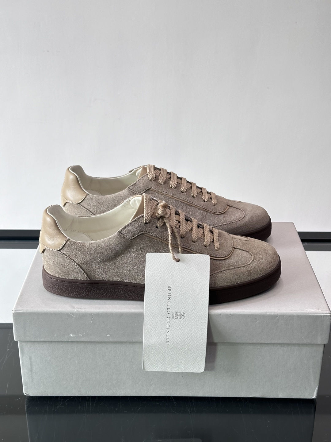 Brunello Cucinelli 老钱风意大利顶奢休闲男鞋，面料采用意大利进口牛皮。立体感和亲肤感十