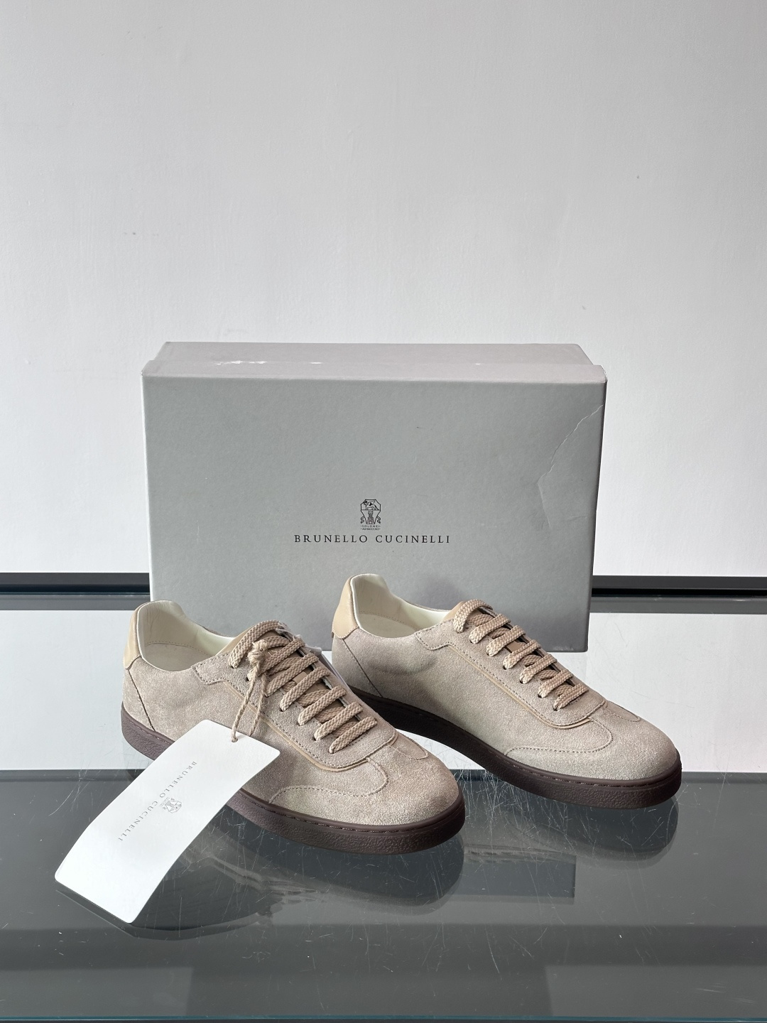 Brunello Cucinelli 老钱风意大利顶奢休闲男鞋，面料采用意大利进口牛皮。立体感和亲肤感十