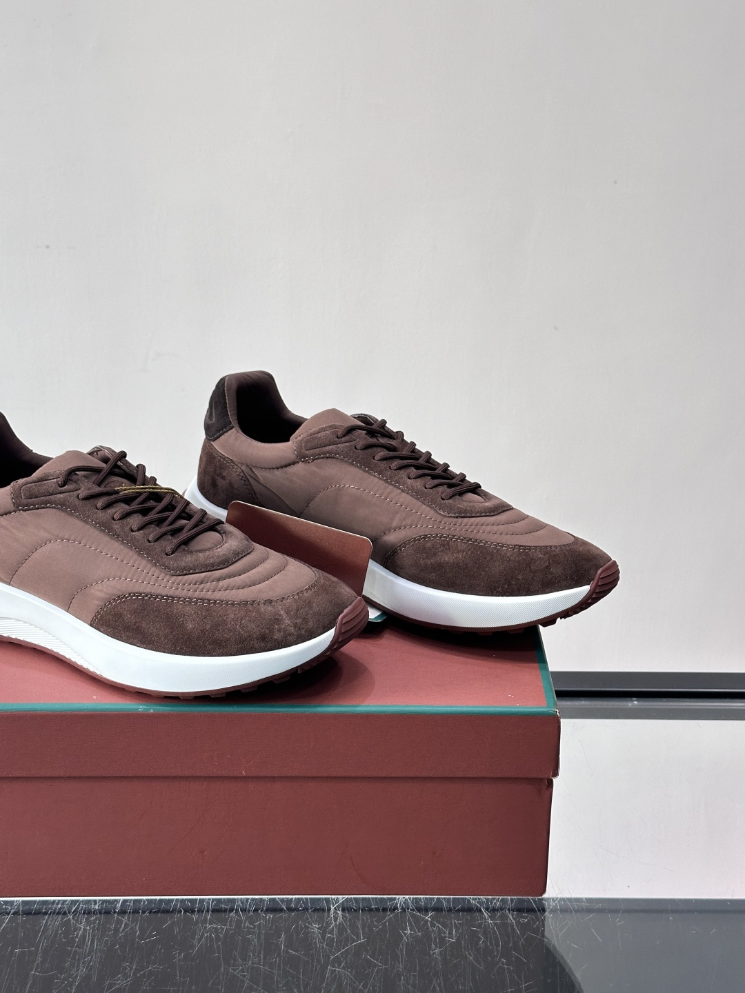 Loro Piana小众诺优翩雅经典款慢跑鞋，透气内里。情侣款系带休闲鞋运动鞋，高品质轻便舒适面料，户外