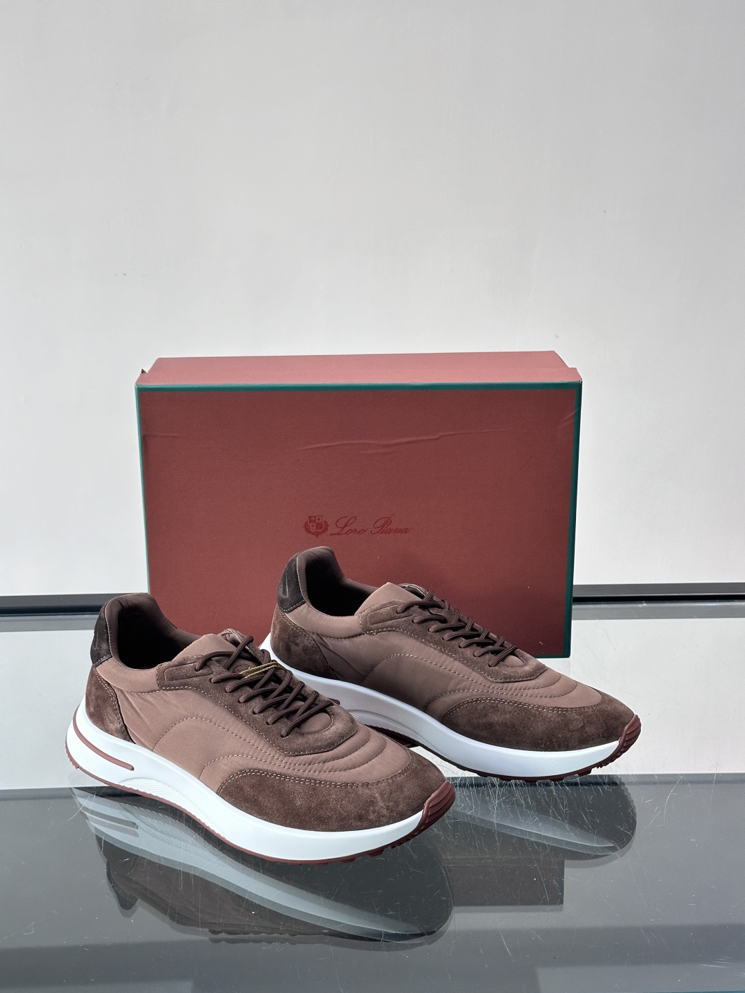 Loro Piana小众诺优翩雅经典款慢跑鞋，透气内里。情侣款系带休闲鞋运动鞋，高品质轻便舒适面料，户外