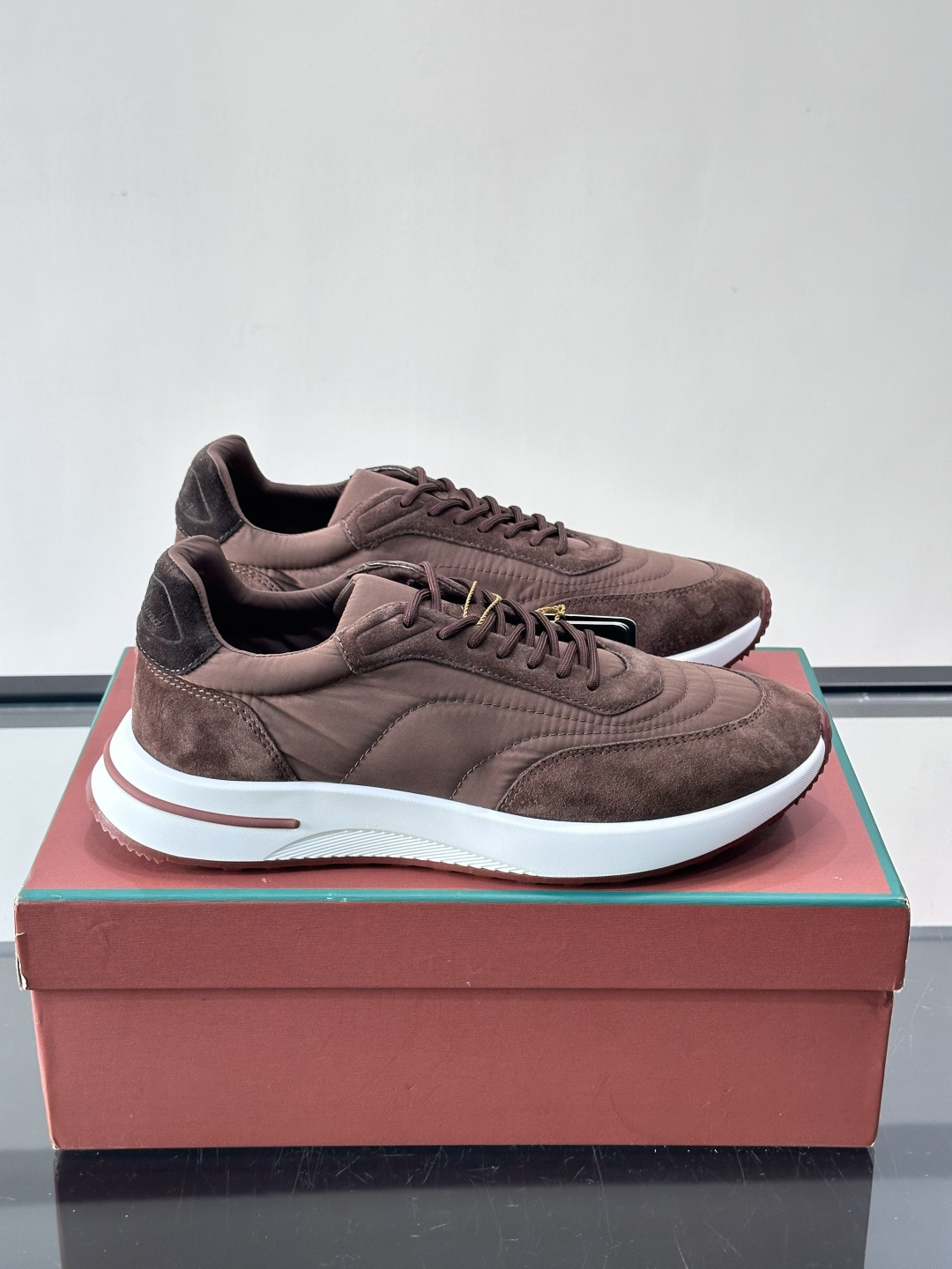 Loro Piana小众诺优翩雅经典款慢跑鞋，透气内里。情侣款系带休闲鞋运动鞋，高品质轻便舒适面料，户外