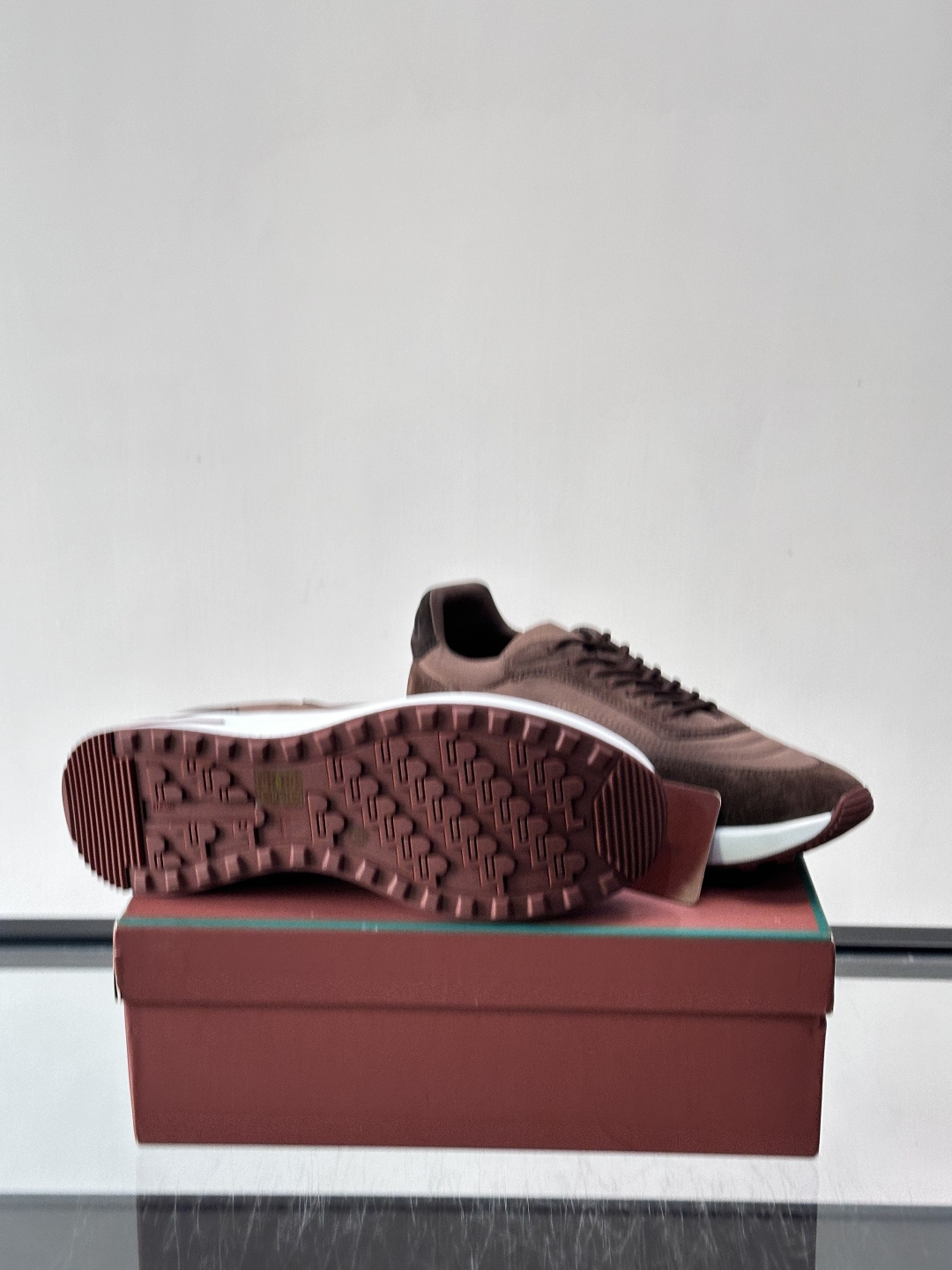 Loro Piana小众诺优翩雅经典款慢跑鞋，透气内里。情侣款系带休闲鞋运动鞋，高品质轻便舒适面料，户外