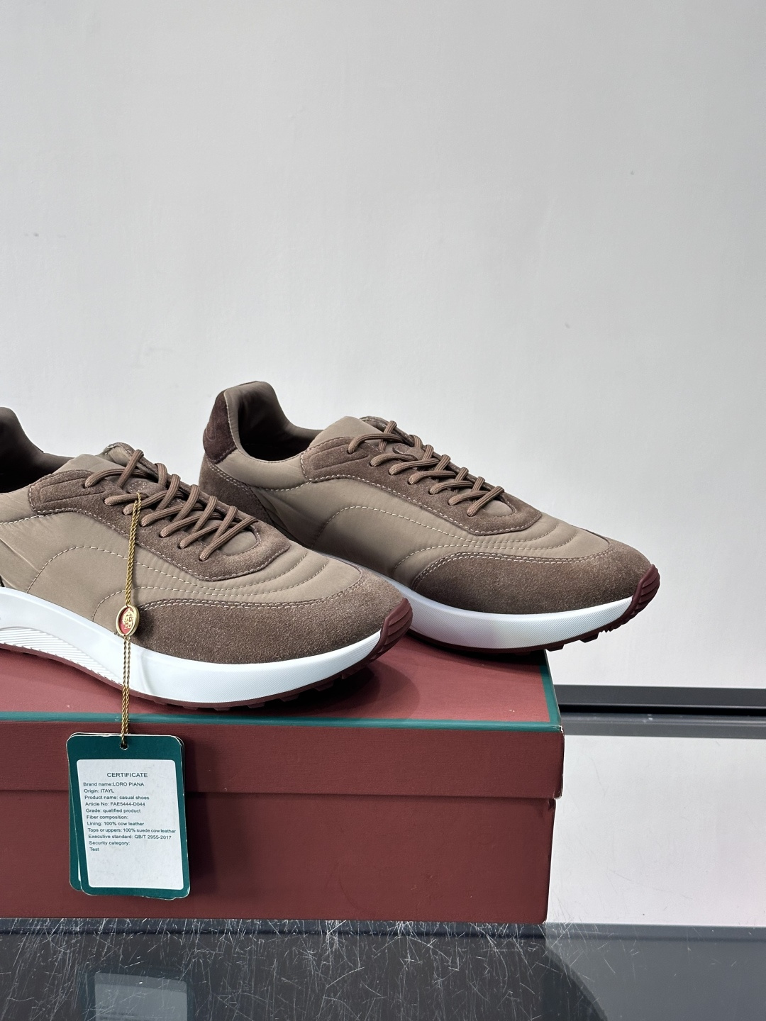 Loro Piana小众诺优翩雅经典款慢跑鞋，透气内里。情侣款系带休闲鞋运动鞋，高品质轻便舒适面料，户外
