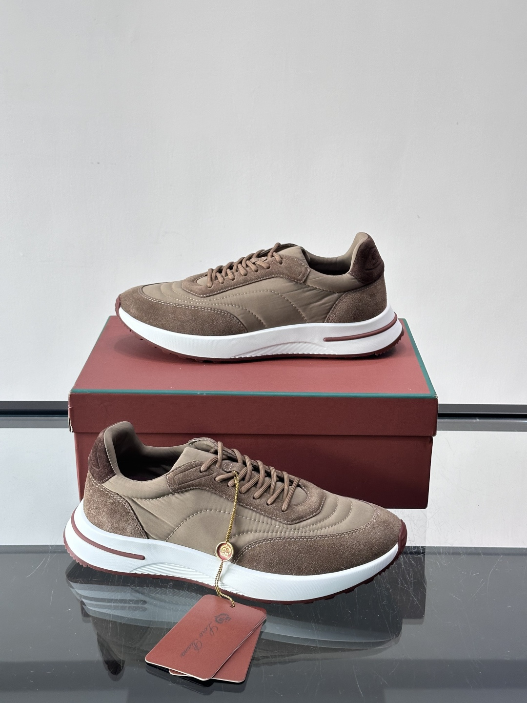 Loro Piana小众诺优翩雅经典款慢跑鞋，透气内里。情侣款系带休闲鞋运动鞋，高品质轻便舒适面料，户外