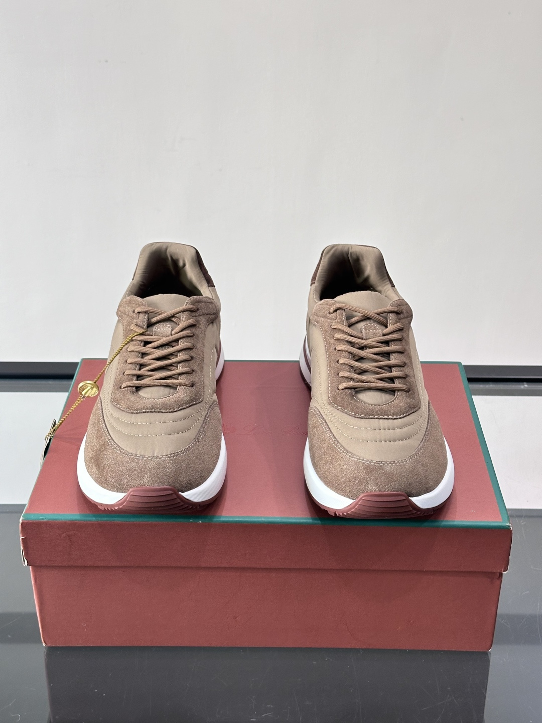 Loro Piana小众诺优翩雅经典款慢跑鞋，透气内里。情侣款系带休闲鞋运动鞋，高品质轻便舒适面料，户外