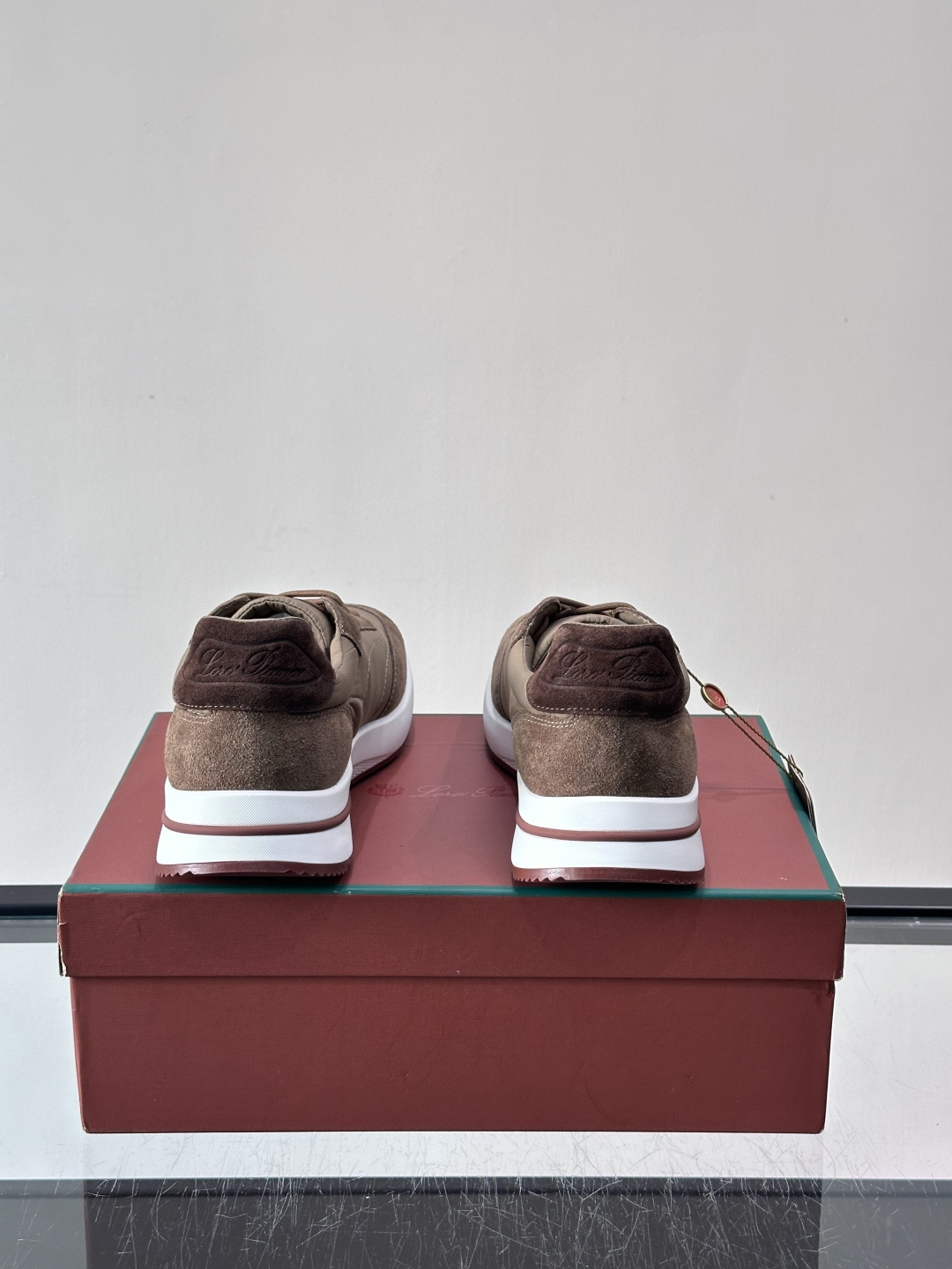 Loro Piana小众诺优翩雅经典款慢跑鞋，透气内里。情侣款系带休闲鞋运动鞋，高品质轻便舒适面料，户外