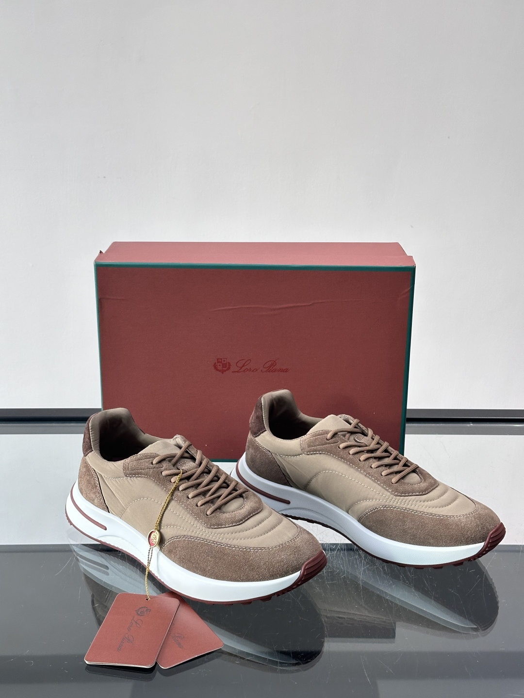 Loro Piana小众诺优翩雅经典款慢跑鞋，透气内里。情侣款系带休闲鞋运动鞋，高品质轻便舒适面料，户外