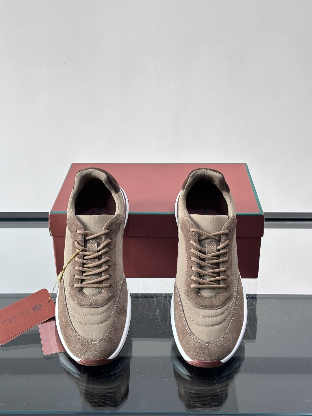 Loro Piana小众诺优翩雅经典款慢跑鞋，透气内里。情侣款系带休闲鞋运动鞋，高品质轻便舒适面料，户外