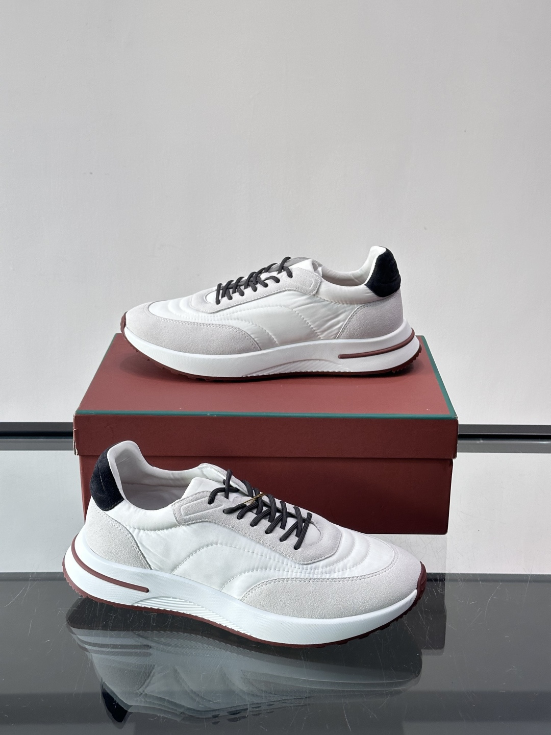 Loro Piana小众诺优翩雅经典款慢跑鞋，透气内里。情侣款系带休闲鞋运动鞋，高品质轻便舒适面料，户外