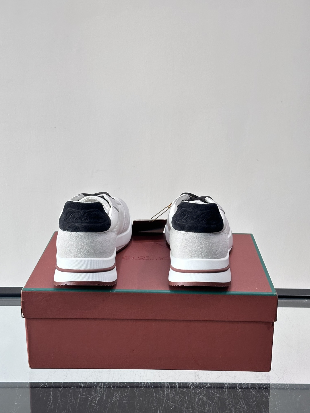 Loro Piana小众诺优翩雅经典款慢跑鞋，透气内里。情侣款系带休闲鞋运动鞋，高品质轻便舒适面料，户外