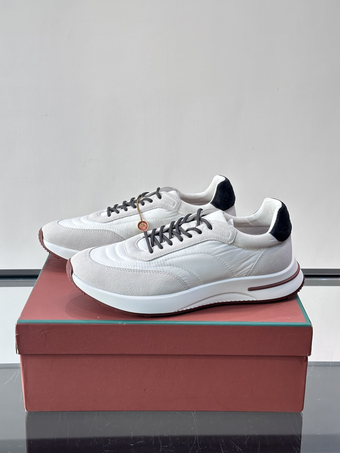 Loro Piana小众诺优翩雅经典款慢跑鞋，透气内里。情侣款系带休闲鞋运动鞋，高品质轻便舒适面料，户外