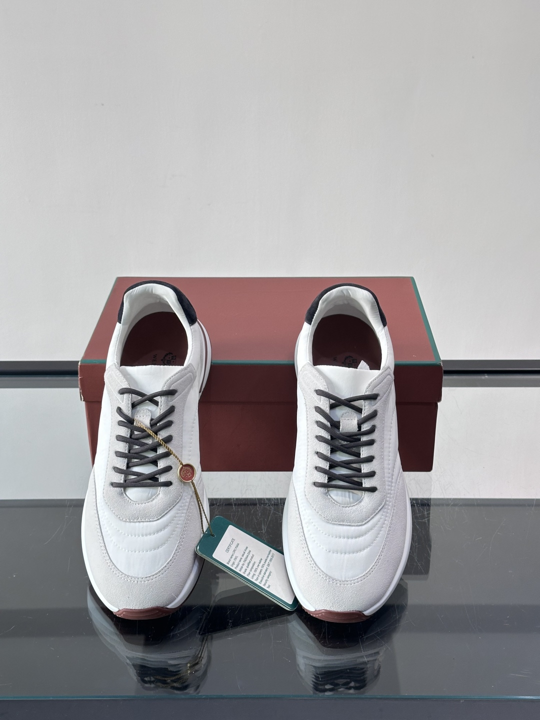 Loro Piana小众诺优翩雅经典款慢跑鞋，透气内里。情侣款系带休闲鞋运动鞋，高品质轻便舒适面料，户外