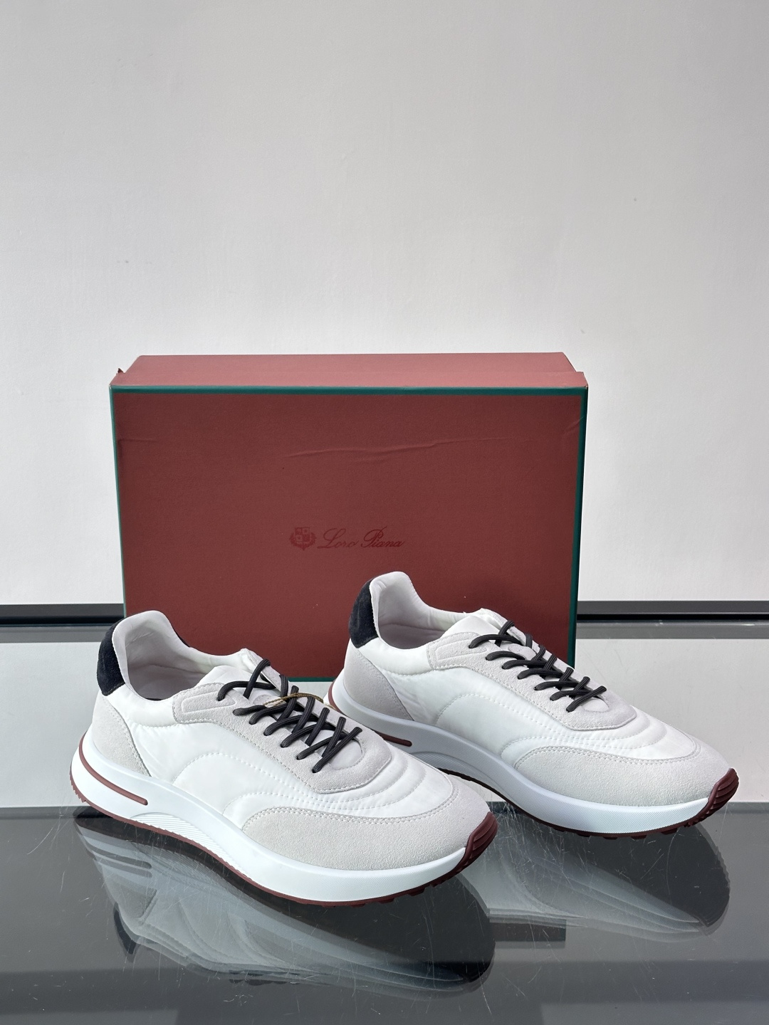 Loro Piana小众诺优翩雅经典款慢跑鞋，透气内里。情侣款系带休闲鞋运动鞋，高品质轻便舒适面料，户外