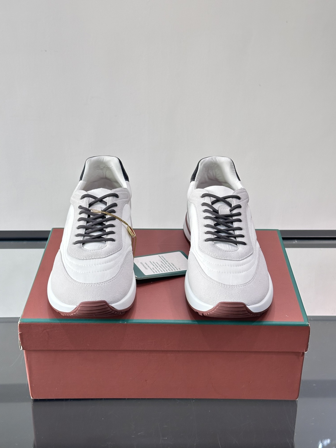 Loro Piana小众诺优翩雅经典款慢跑鞋，透气内里。情侣款系带休闲鞋运动鞋，高品质轻便舒适面料，户外