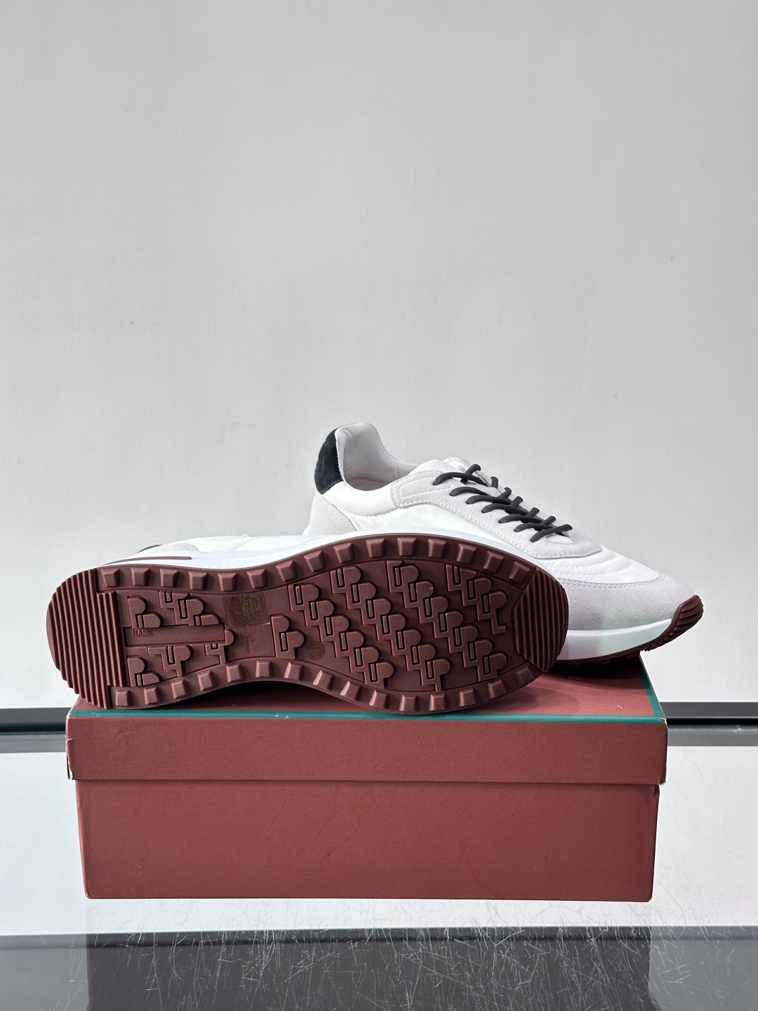 Loro Piana小众诺优翩雅经典款慢跑鞋，透气内里。情侣款系带休闲鞋运动鞋，高品质轻便舒适面料，户外