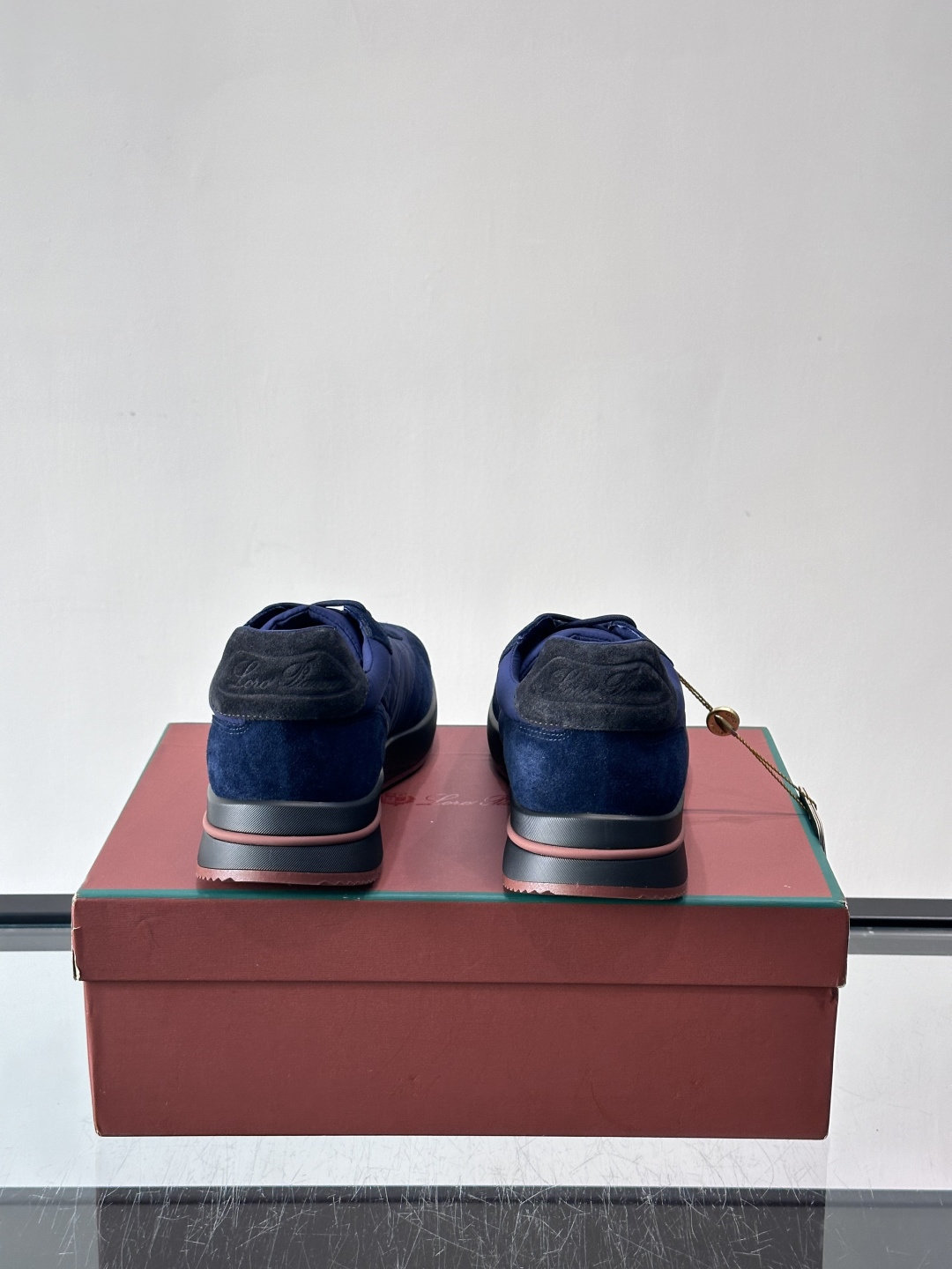 Loro Piana小众诺优翩雅经典款慢跑鞋，透气内里。情侣款系带休闲鞋运动鞋，高品质轻便舒适面料，户外