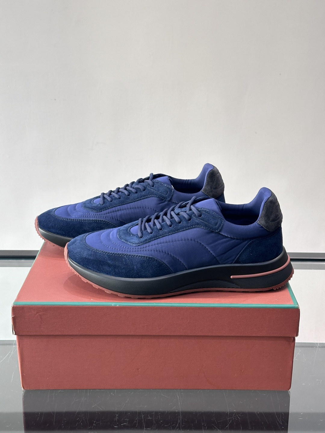 Loro Piana小众诺优翩雅经典款慢跑鞋，透气内里。情侣款系带休闲鞋运动鞋，高品质轻便舒适面料，户外