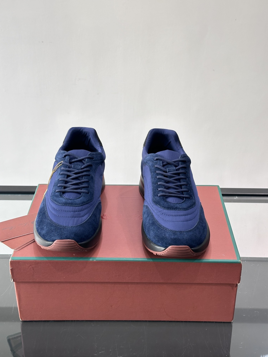 Loro Piana小众诺优翩雅经典款慢跑鞋，透气内里。情侣款系带休闲鞋运动鞋，高品质轻便舒适面料，户外