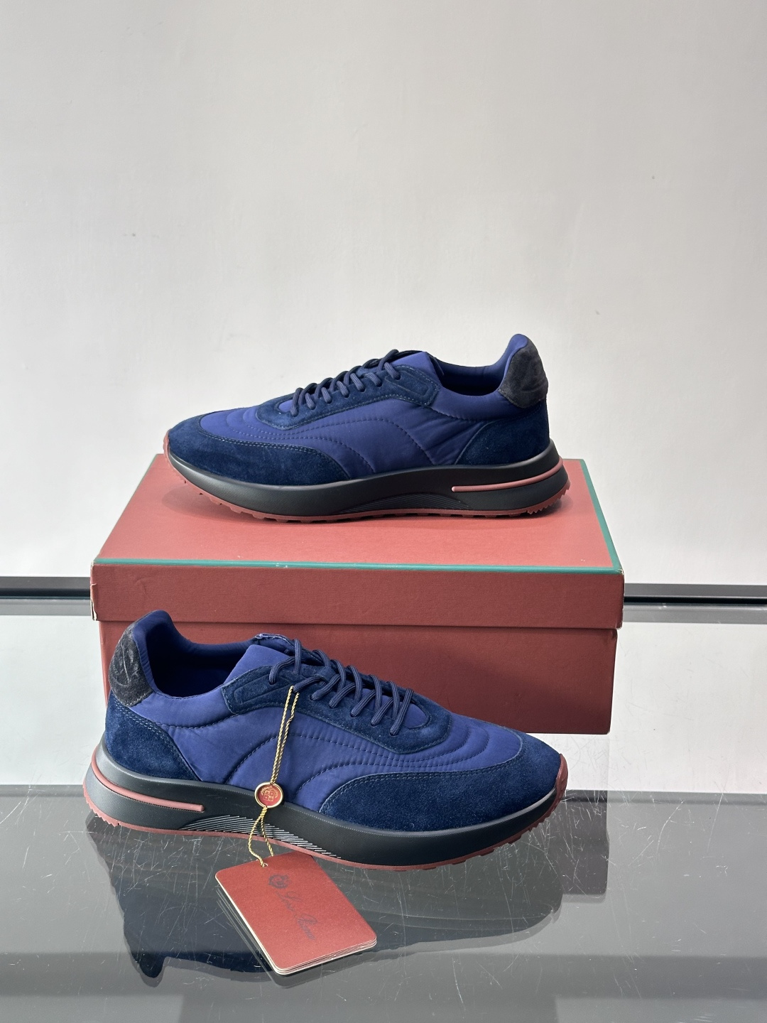 Loro Piana小众诺优翩雅经典款慢跑鞋，透气内里。情侣款系带休闲鞋运动鞋，高品质轻便舒适面料，户外