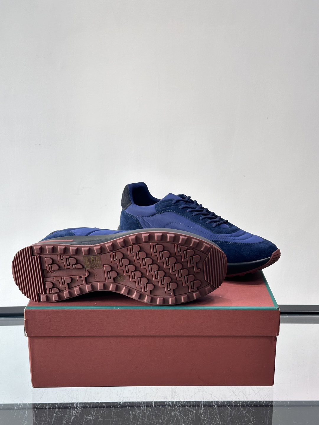 Loro Piana小众诺优翩雅经典款慢跑鞋，透气内里。情侣款系带休闲鞋运动鞋，高品质轻便舒适面料，户外