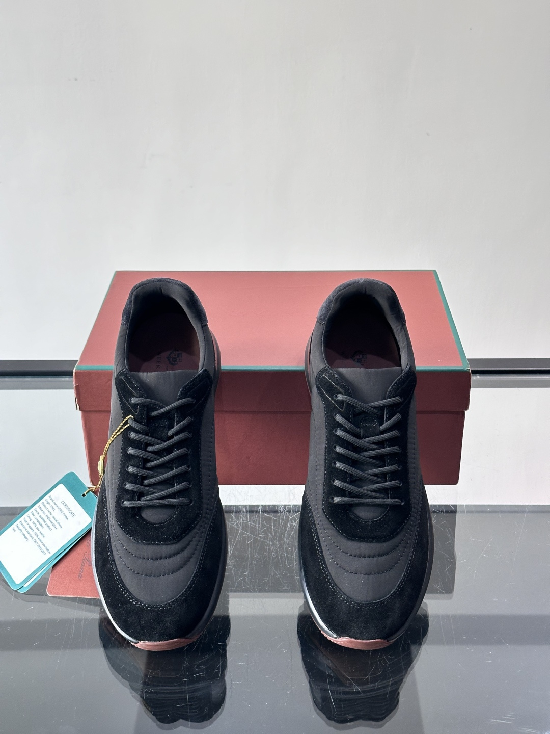 Loro Piana小众诺优翩雅经典款慢跑鞋，透气内里。情侣款系带休闲鞋运动鞋，高品质轻便舒适面料，户外