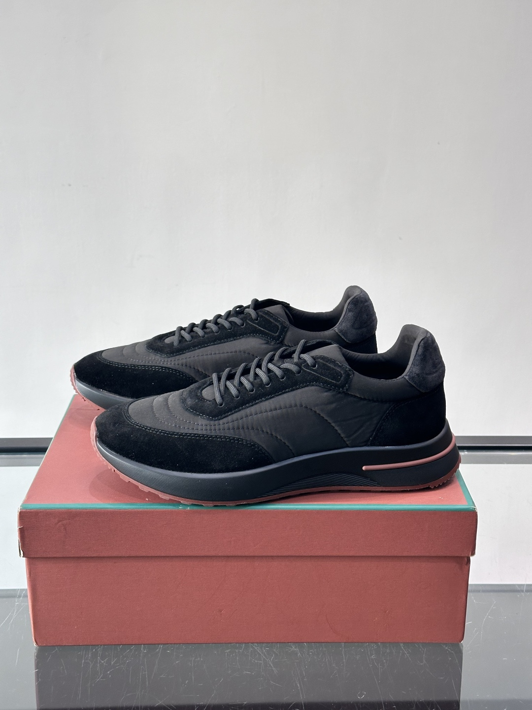 Loro Piana小众诺优翩雅经典款慢跑鞋，透气内里。情侣款系带休闲鞋运动鞋，高品质轻便舒适面料，户外