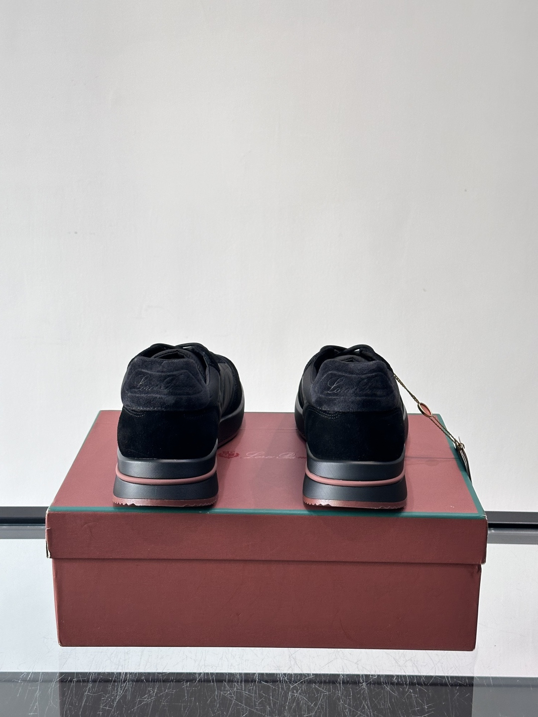 Loro Piana小众诺优翩雅经典款慢跑鞋，透气内里。情侣款系带休闲鞋运动鞋，高品质轻便舒适面料，户外