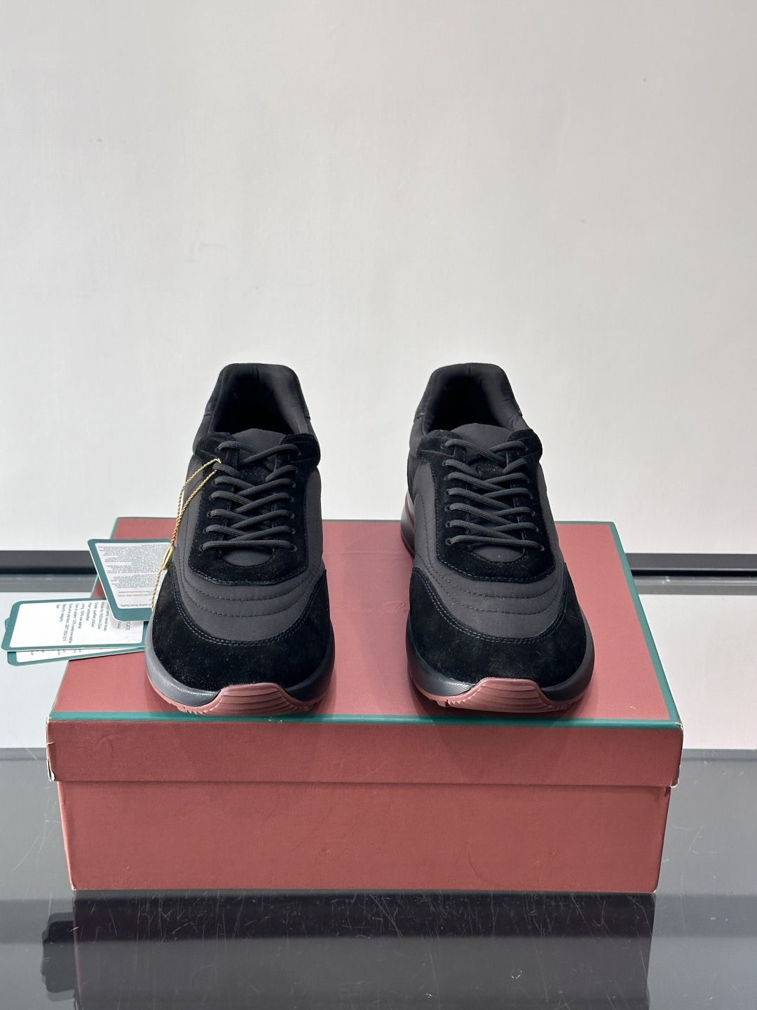 Loro Piana小众诺优翩雅经典款慢跑鞋，透气内里。情侣款系带休闲鞋运动鞋，高品质轻便舒适面料，户外