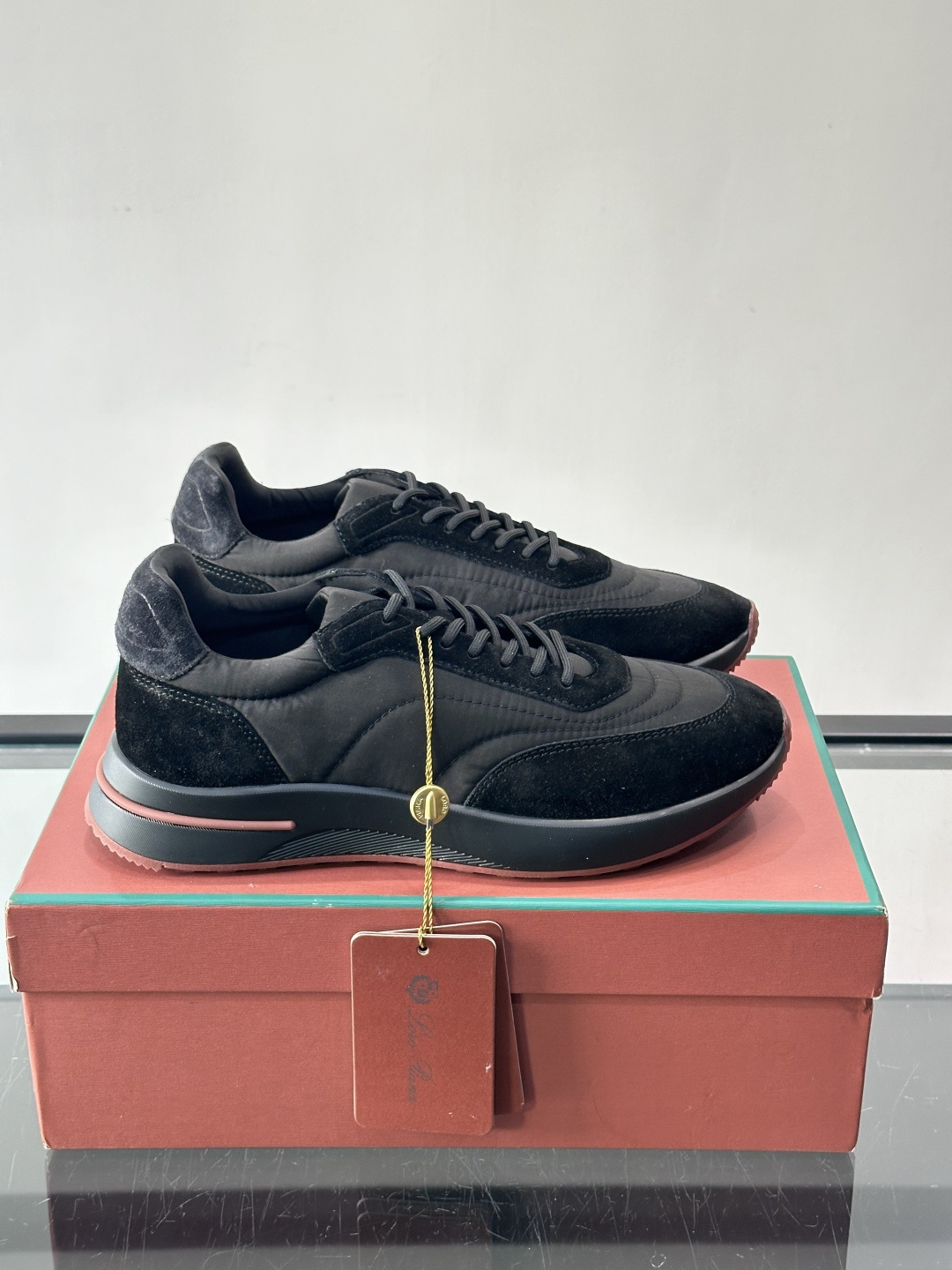 Loro Piana小众诺优翩雅经典款慢跑鞋，透气内里。情侣款系带休闲鞋运动鞋，高品质轻便舒适面料，户外