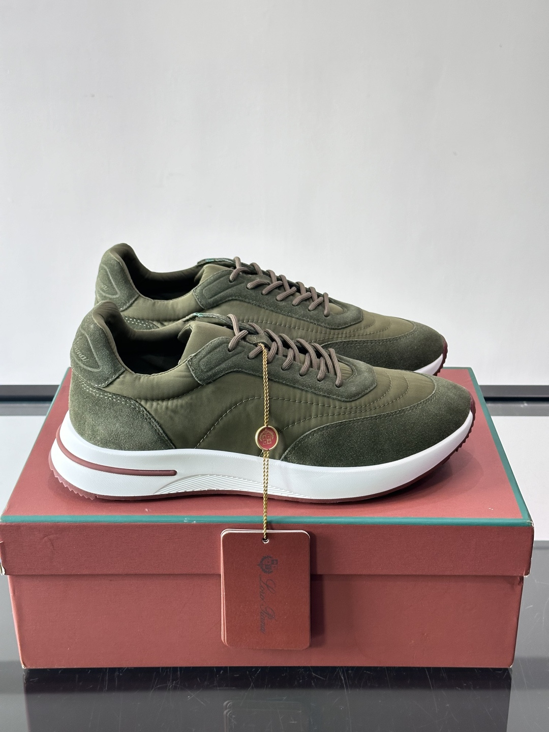 Loro Piana小众诺优翩雅经典款慢跑鞋，透气内里。情侣款系带休闲鞋运动鞋，高品质轻便舒适面料，户外