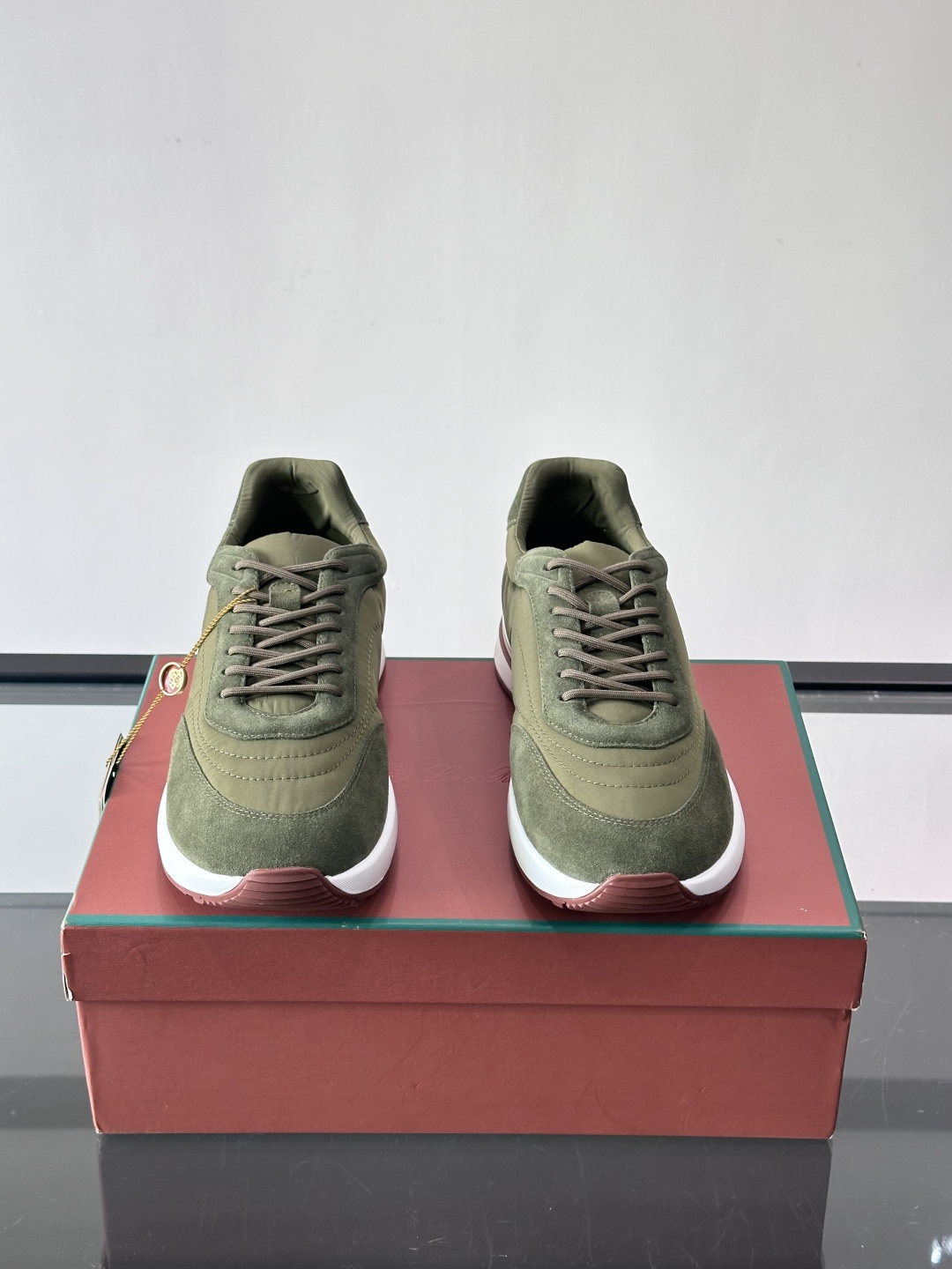 Loro Piana小众诺优翩雅经典款慢跑鞋，透气内里。情侣款系带休闲鞋运动鞋，高品质轻便舒适面料，户外