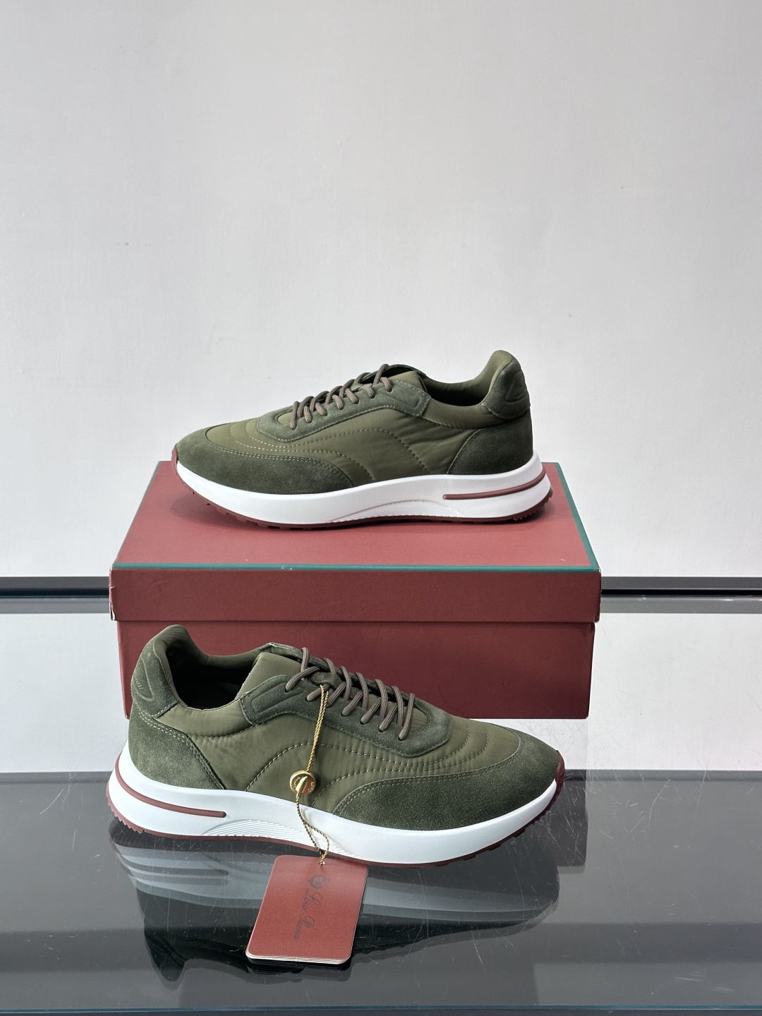 Loro Piana小众诺优翩雅经典款慢跑鞋，透气内里。情侣款系带休闲鞋运动鞋，高品质轻便舒适面料，户外